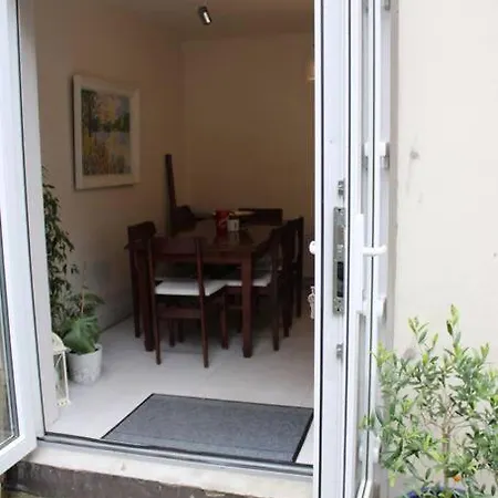 Riverside For Rent In Centre *