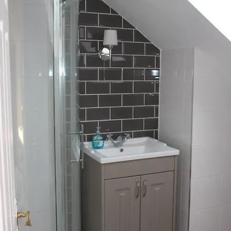 Riverside For Rent In Centre