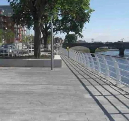 Riverside For Rent In Centre
